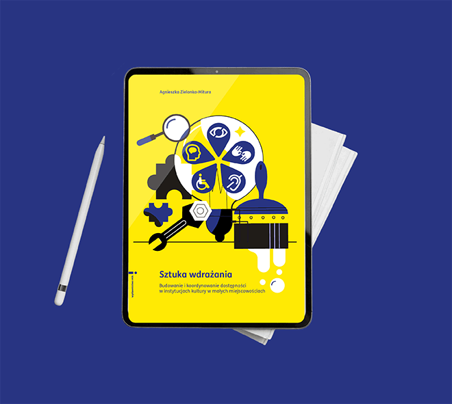 Okładka publikacji wyświetlona na tablecie - przedstawia logo programu Małopolska Kultura Wrażliwa wkomponowane w żarówkę, wokół inne narzędzia, element układanki