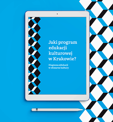 okładka publikacji "Jaki program edukacji kulturowej w Krakowie", wyświetlona na tablecie, pod spodem ołówek