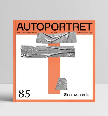 okładka numeru magazynu Autoportret z przyklejoną srebrną taśmą