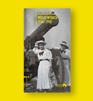okładka książki z czarno-białą fotografią przedstawiającą kobiety przy armacie