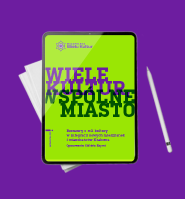 Okładka publikacji wyświetlona na ekranie dotykowym, obok ołówek